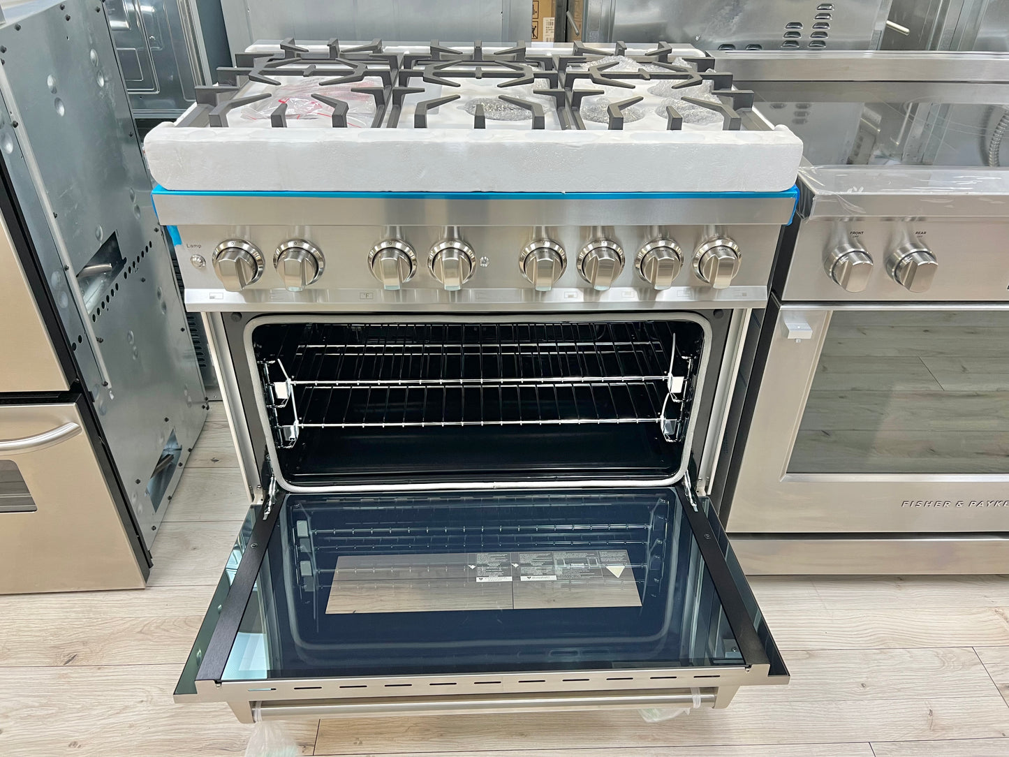 36 INCH ZLINE RA36 Freestanding Dual Fuel Gas Range 6 Sealed Italian Burners, 4.6 cu. ft. Oven Continuous Grates, Convection,Smooth Glide Racks, Porcelain Cooktop,Stainless Steel * New Open Box *