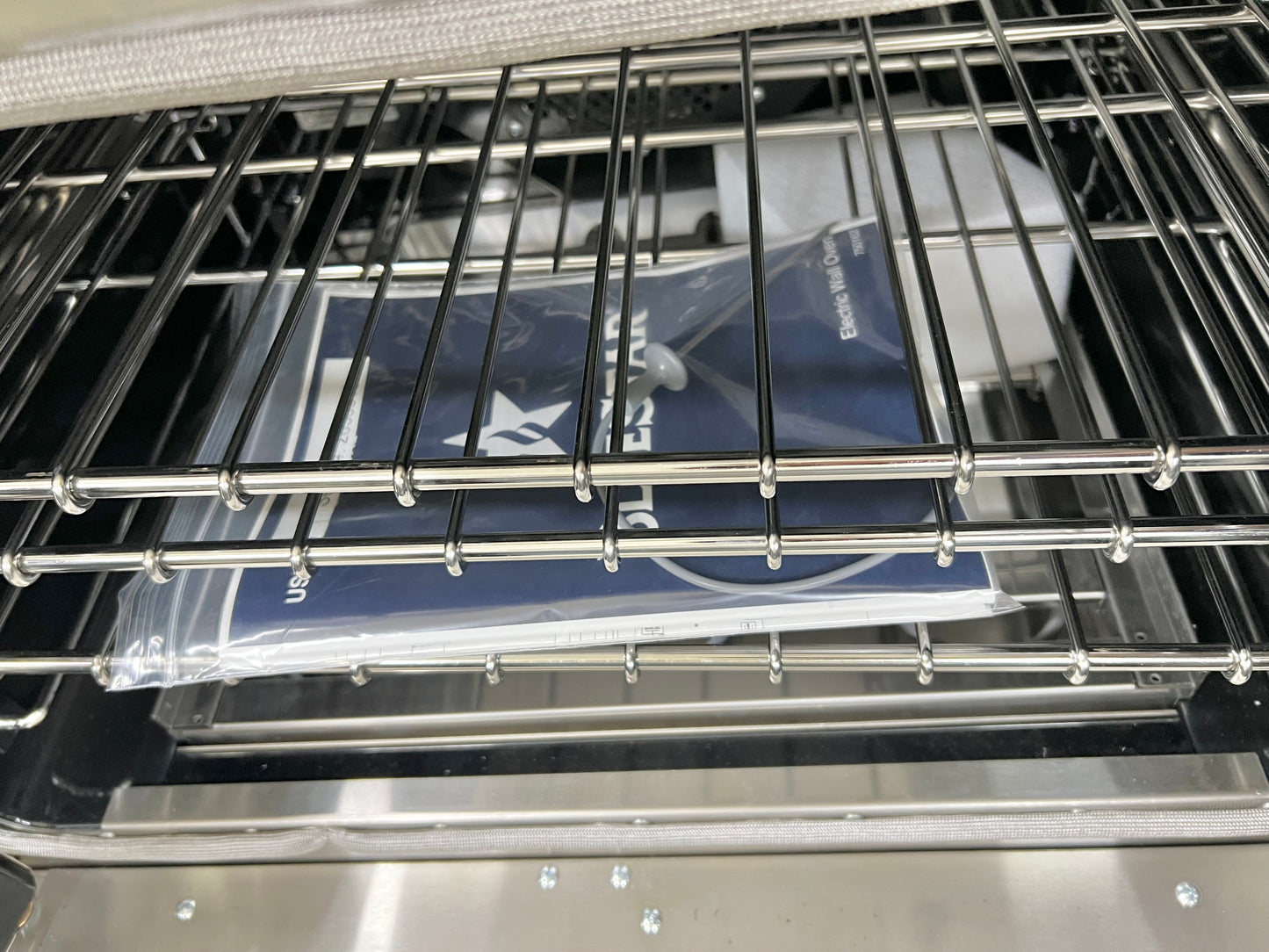 30 INCH BLUESTAR BSEWO30ECSD Single French Door Electric Wall Oven 4.5 cu. ft. Convection Oven, Eco-Friendly Continu Self-Clean, 12 Cooking Modes, Temperature Probe, Baking Stone, French Door Swing , Sabbath, Stainless Steel. new open box