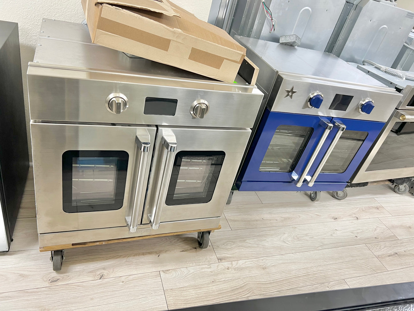 30 INCH BLUESTAR BSEWO30ECSD Single French Door Electric Wall Oven 4.5 cu. ft. Convection Oven, Eco-Friendly Continu Self-Clean, 12 Cooking Modes, Temperature Probe, Baking Stone, French Door Swing , Sabbath, Stainless Steel. new open box