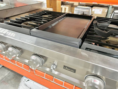 36 INCH Dacor Contemporary  DTT36M974LS  Gas Rangetop * New Open Box * 4 Sealed Burners, Continuous Grates, Auto Connected Hood, Simmer Sear Burners, Illumina Knobs, Electric Griddle , Stainless Steel, Natural Gas