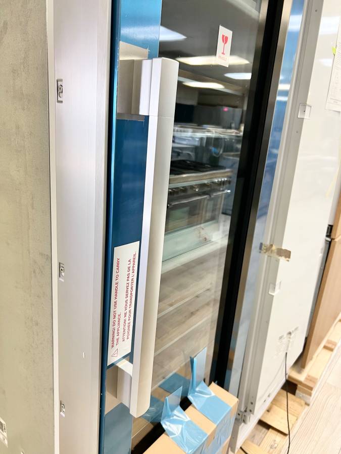 24 INCH Miele Master Cool Series  KWT1603SF  Built-in Wine System 102-Bottle Capacity,  14 Acacia Wood Shelves, 3 Independent Temperature Zones,  UV-Filtering Glass Door Clear Vision Display Stainless Steel,  Right Hinge Door Swing  * New Open Box