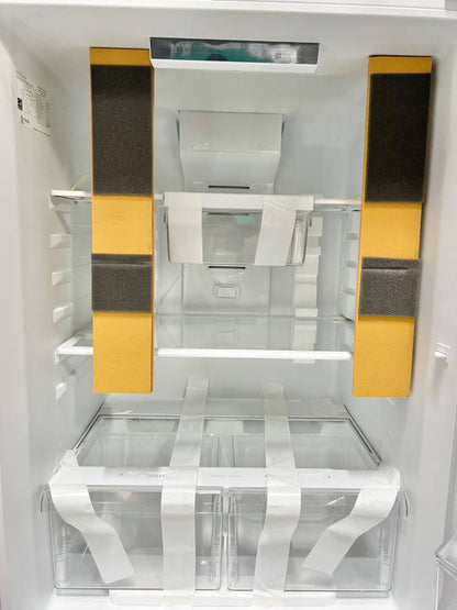 30 INCH Insignia 18 Cu. Top Freezer White Refrigerator * New Open Box *