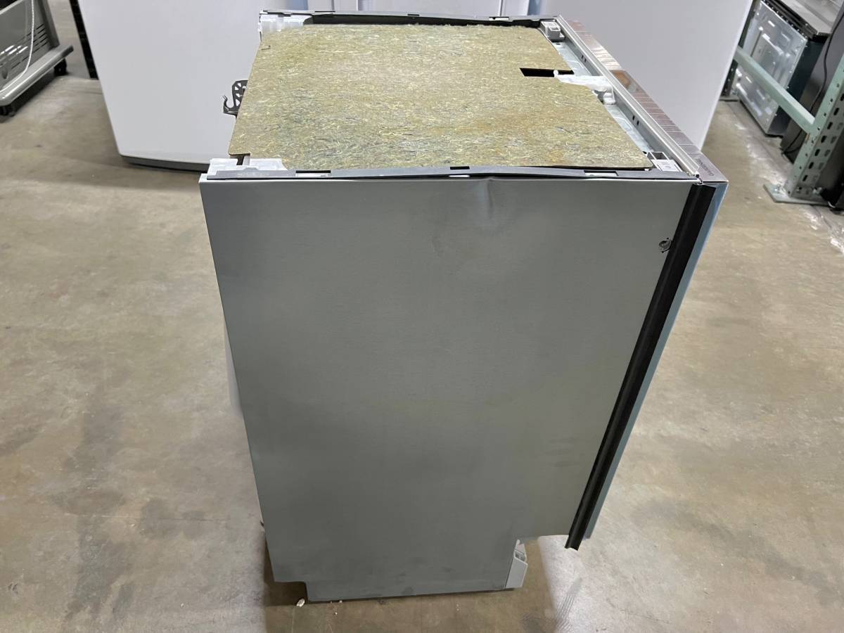24 INCH GAGGENAU DF251761/52 Fully Integrated Dishwasher Panel Ready  , 14 Place Setting , 2 Cycle Options , Adjustable Upper Rack , 3rd Rack , Glass Protection , Load Sensor , 44 dBA , Energy Star  New Open Box