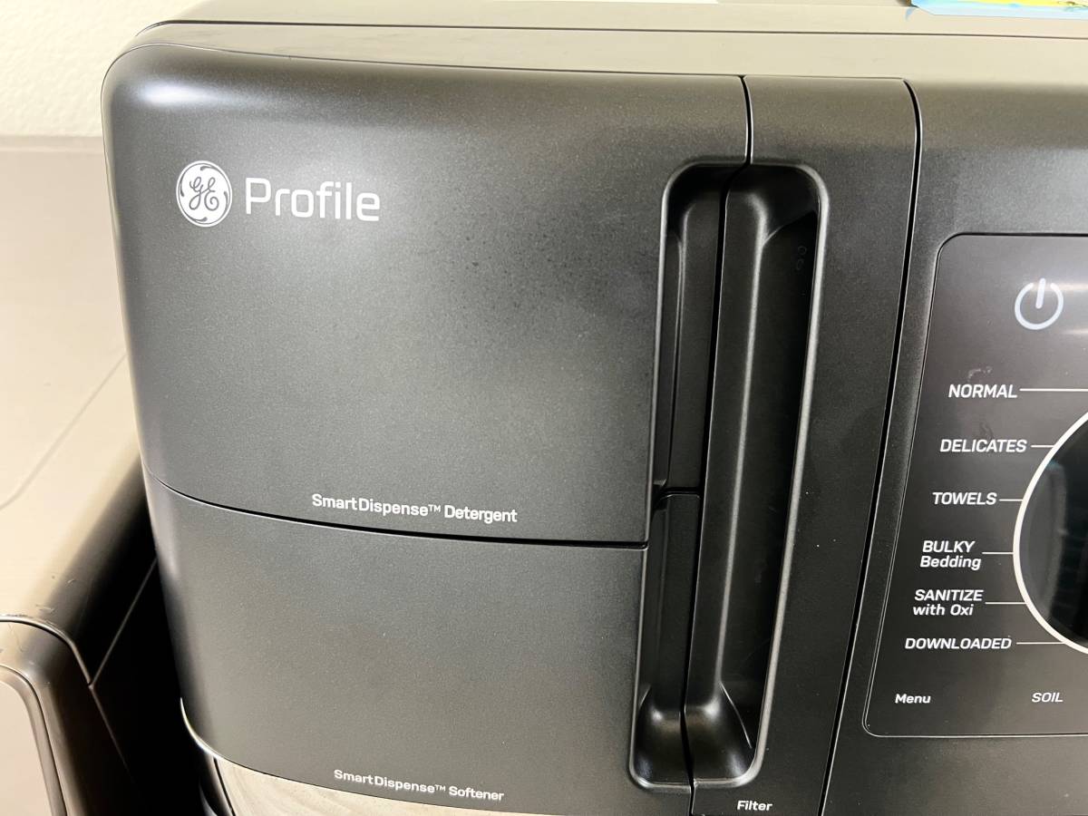 28 INCH GE Profile PFQ97HSPVDS Front Load Washer Dryer Combo * NEW ** 4.8 Cu Ft , Energy Star , Ventless Heat Pump Dryer, 110V outlet, ADA, Carbon Graphite.
