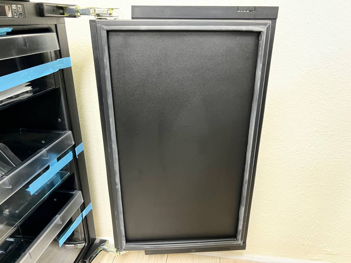 U-Line 3000 Series U3036RRINT00B 36" Built-In Refrigerator Dual Zone * New Open Box *  6 Full-Extension Drawer Bins, 2 Glass Shelves, Dual Zone Temperature Control, LED Theater Lighting , Star K , Solid Overlay .