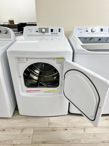 27 Inch Insignia Top Load Washer Machine 4.2 Cu Ft , Gas Dryer 6.7 CU Ft SET , New Open Box