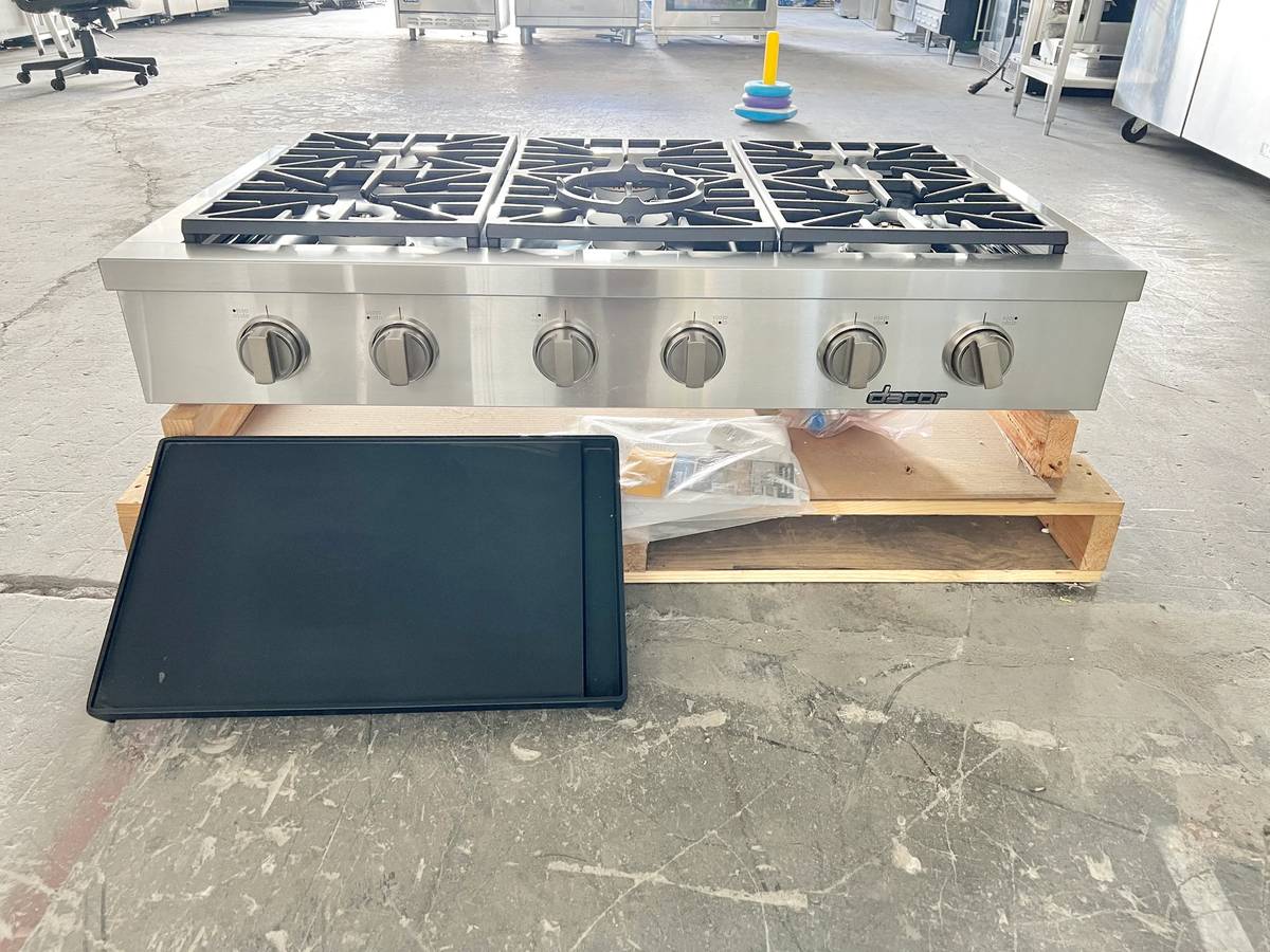 48 INCH Dacor  HRTP486SNG RangeTop with 6 Sealed Burners, Continuous Grates, Simmer Sear Burners, Perma-Flame, Illumina Knobs, Smart Flame, Griddle, New Open Box , Natural Gas
