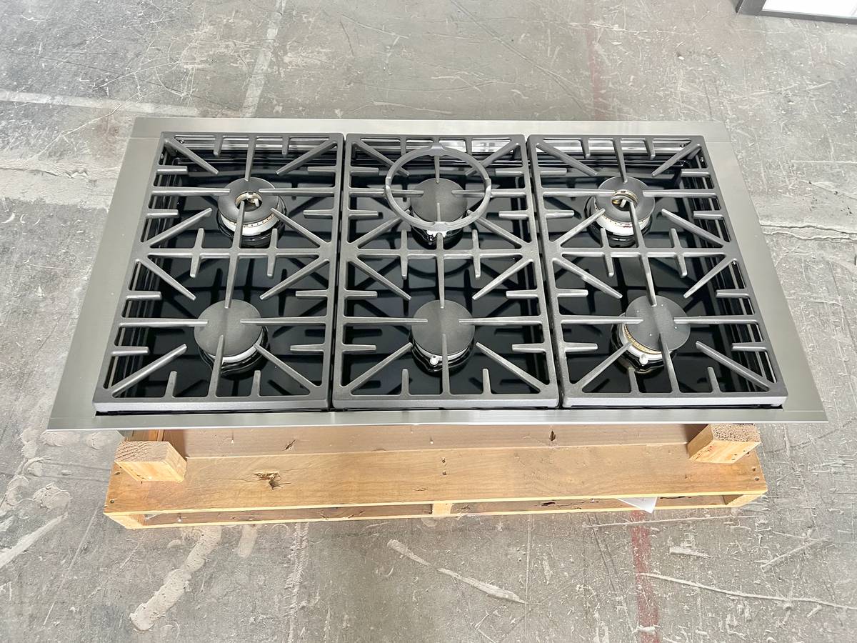 48 INCH Dacor  HRTP486SNG RangeTop with 6 Sealed Burners, Continuous Grates, Simmer Sear Burners, Perma-Flame, Illumina Knobs, Smart Flame, Griddle, New Open Box , Natural Gas