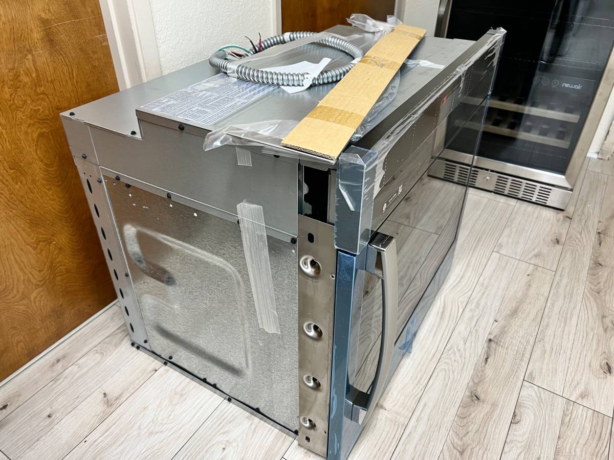 30 INCH GE Profile PTS700RSNSS  Single Wall Oven NEW * Air Fry * Clean * New Open Box * Stainless  5 Cu Ft ,  True European Convection with Direct Air. Self Clean + Steam Clean , Wi-Fi,ADA  , Right Hand Side Swing Door, Steel