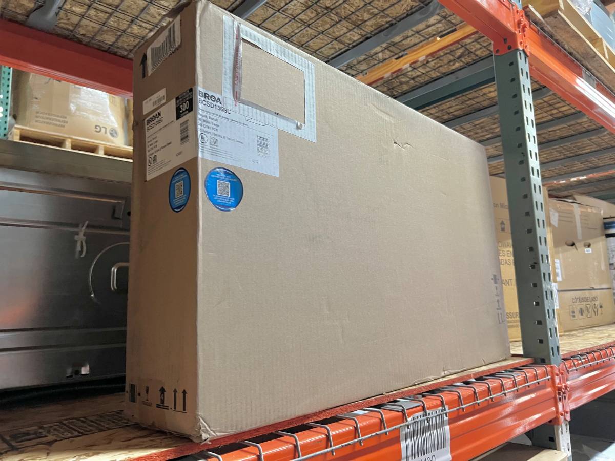 36 INCH Broan BCSD136BC Under Cabinet Range Hood 2 Speed , 250 CFM Blower ,  Halogen Lighting , Open Mesh Filters , ADA  , UL Listed , HVI-2100 , Bisque ,  Beige , Off White * New Open Box *