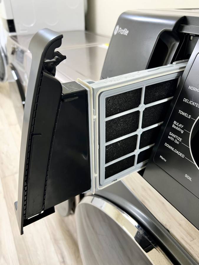 28 INCH GE Profile PFQ97HSPVDS Front Load Washer Dryer Combo * NEW ** 4.8 Cu Ft , Energy Star , Ventless Heat Pump Dryer, 110V outlet, ADA, Carbon Graphite.