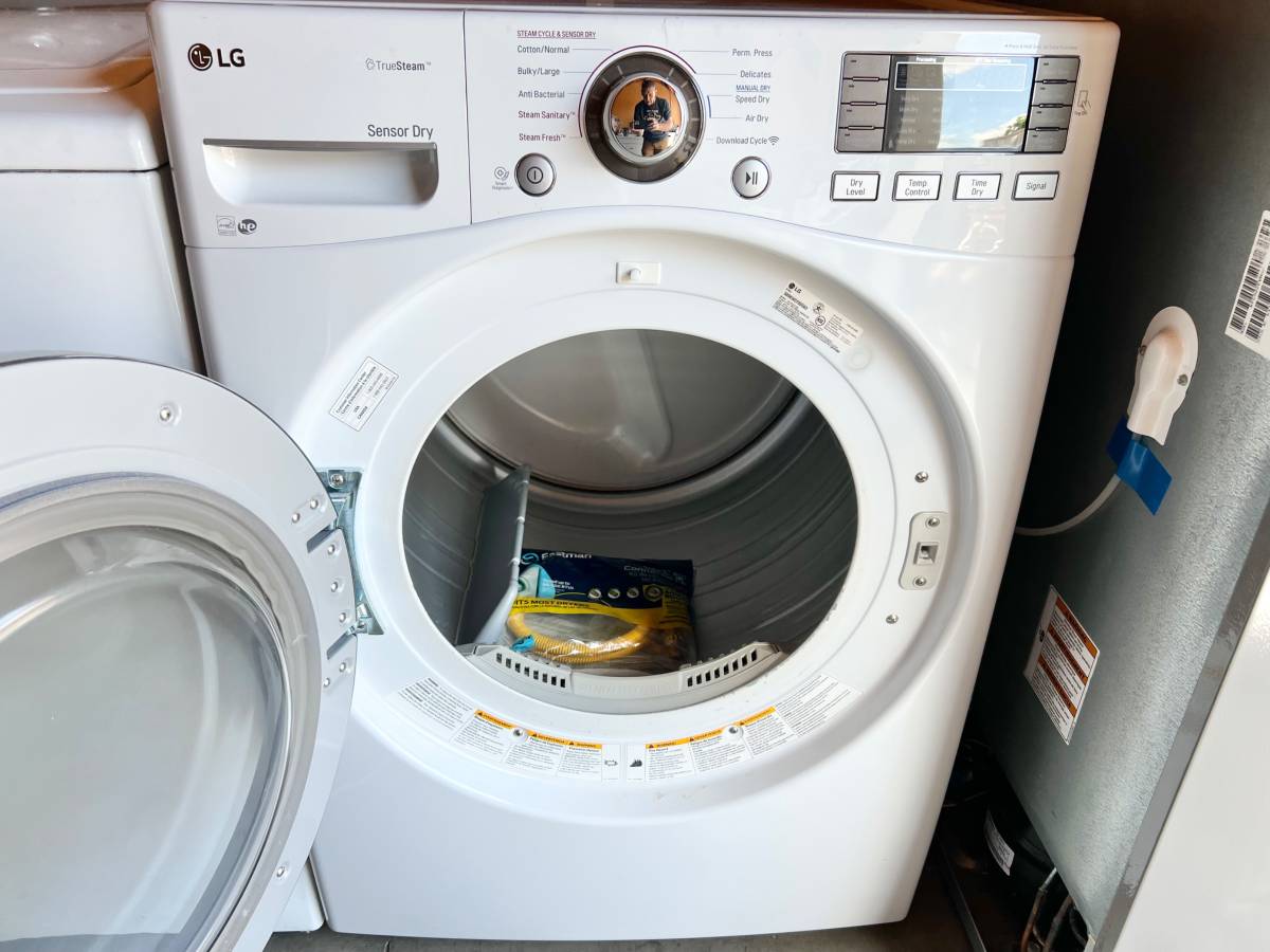 27 INCH LG Steam Dryer DLGX3371W  7.4 cu. ft. Gas Dryer White , Used Condition