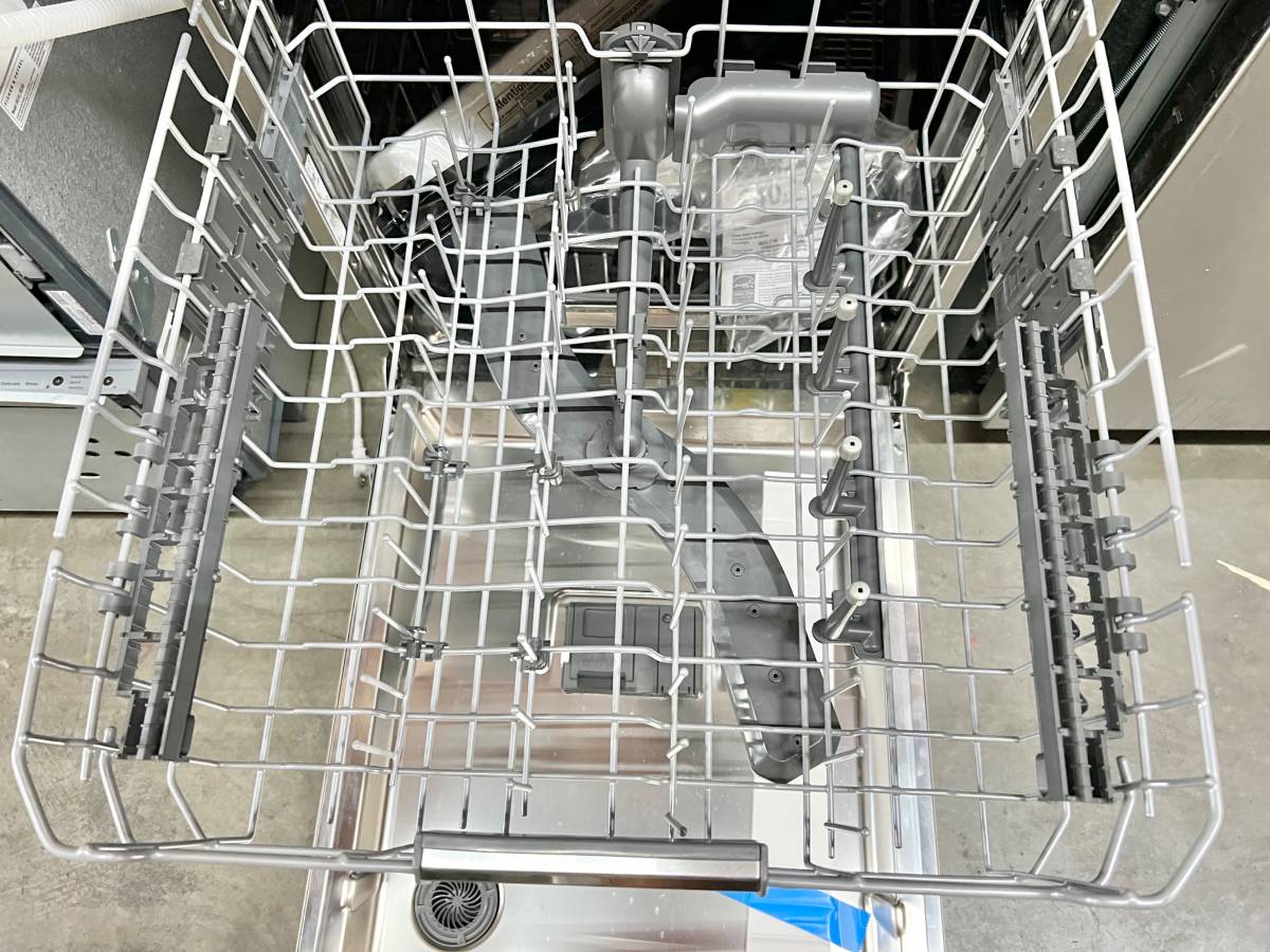24 INCH GE MONOGRAM ZDT925SPNSS Fully Integrated Dishwasher Hard Food Disposer,  Quick Wash, Sabbath, LED, Deep Clean Silverware Jets,  Steam + Sani, 90+ Spray Jet Wash System Stainless Steel, Statement Handle .