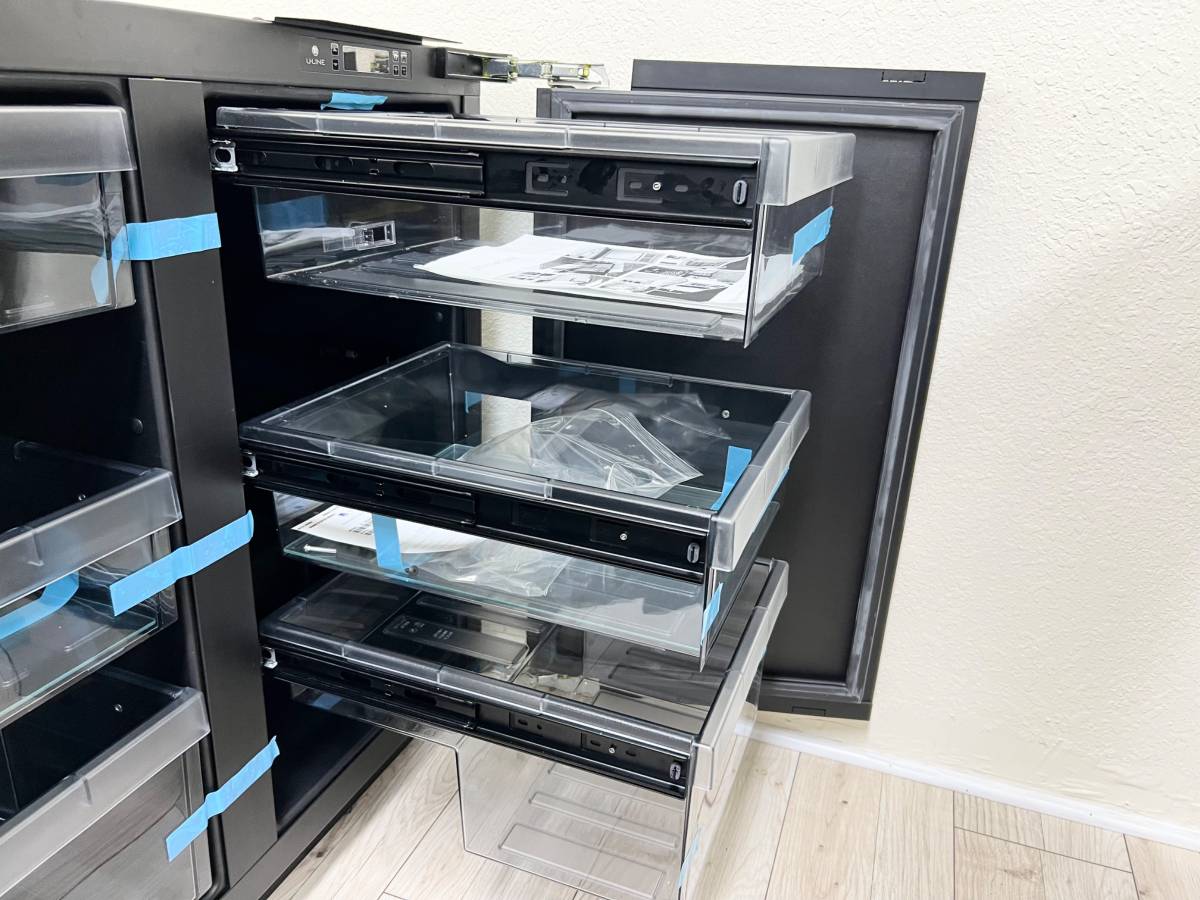 U-Line 3000 Series U3036RRINT00B 36" Built-In Refrigerator Dual Zone * New Open Box *  6 Full-Extension Drawer Bins, 2 Glass Shelves, Dual Zone Temperature Control, LED Theater Lighting , Star K , Solid Overlay .
