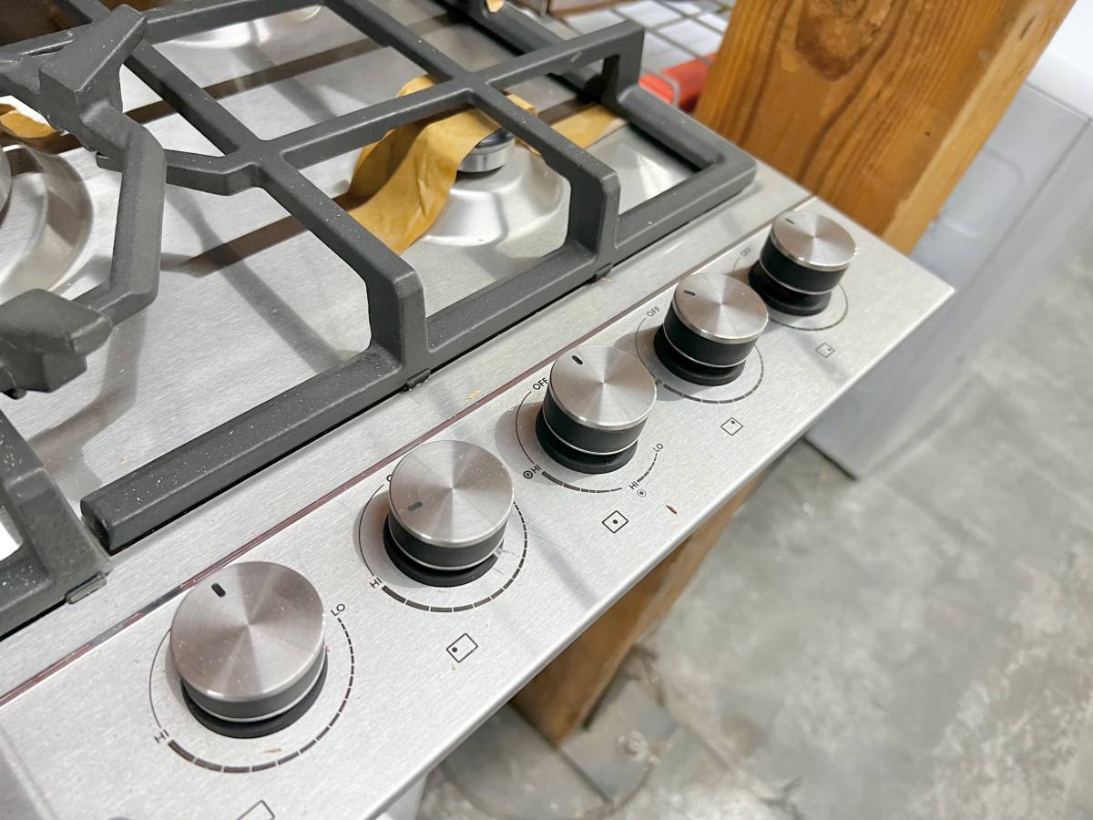 30 INCH Fisher & Paykel Series 7 Contemporary Series  CG305DNGX1N Gas Cooktop with Power Burner, Wok Burner, Simmer Burner, 5 Sealed Burners, Cast Iron Trivets Electronic Ignition Natural Gas , New Open Box