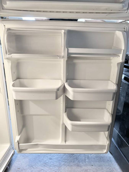 33 Inch Maytag Top Freezer Refrigerator , M1TXEMMWQ , ICE MAKER , Used Condition , OFF WHITE ,