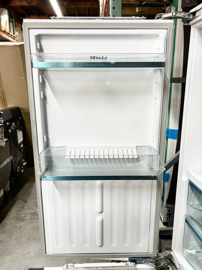 24 INCH Miele KFNS37692iDE1 Built-In Bottom Freezer Refrigerator NEW  * Open Box  Panel Ready , Ice Maker , 8.68 Cu Ft , No Frost ,  Dyna Cool , Flexi Tray , Soft Close Door , Clean Touch Steel Rear Panel , Energy Star .