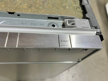 24 INCH GAGGENAU DF251761/52 Fully Integrated Dishwasher Panel Ready  , 14 Place Setting , 2 Cycle Options , Adjustable Upper Rack , 3rd Rack , Glass Protection , Load Sensor , 44 dBA , Energy Star  New Open Box
