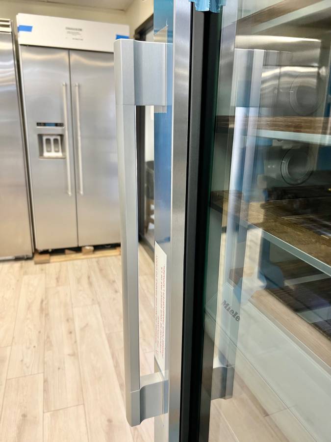 24 INCH Miele Master Cool Series  KWT1603SF  Built-in Wine System 102-Bottle Capacity,  14 Acacia Wood Shelves, 3 Independent Temperature Zones,  UV-Filtering Glass Door Clear Vision Display Stainless Steel,  Right Hinge Door Swing  * New Open Box