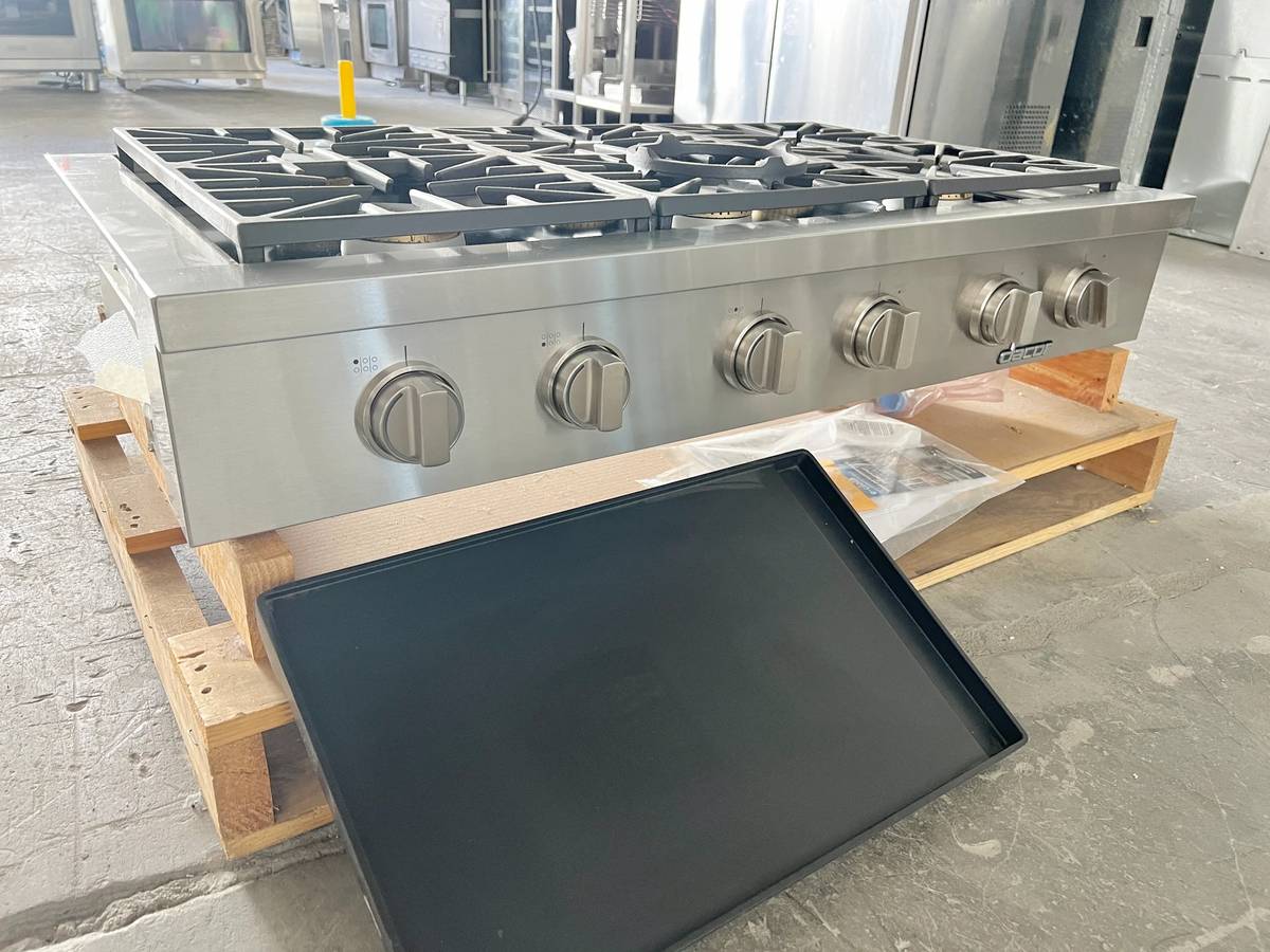 48 INCH Dacor  HRTP486SNG RangeTop with 6 Sealed Burners, Continuous Grates, Simmer Sear Burners, Perma-Flame, Illumina Knobs, Smart Flame, Griddle, New Open Box , Natural Gas