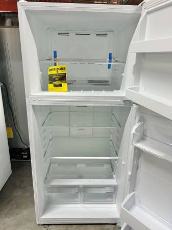 30 INCH  Insignia NS-RTM18WHD2 Top Freezer White Refrigerator 18 Cu Ft  * New Open Box *