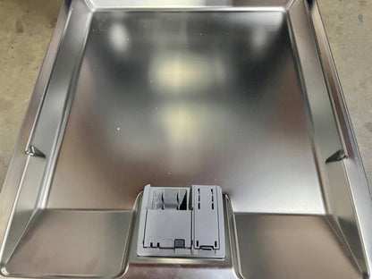 24 INCH GAGGENAU DF251761/52 Fully Integrated Dishwasher Panel Ready  , 14 Place Setting , 2 Cycle Options , Adjustable Upper Rack , 3rd Rack , Glass Protection , Load Sensor , 44 dBA , Energy Star  New Open Box