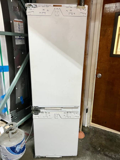 24 INCH Miele KFNS37692iDE1 Built-In Bottom Freezer Refrigerator NEW  * Open Box  Panel Ready , Ice Maker , 8.68 Cu Ft , No Frost ,  Dyna Cool , Flexi Tray , Soft Close Door , Clean Touch Steel Rear Panel , Energy Star .