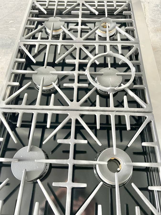 48 INCH Dacor  HRTP486SNG RangeTop with 6 Sealed Burners, Continuous Grates, Simmer Sear Burners, Perma-Flame, Illumina Knobs, Smart Flame, Griddle, New Open Box , Natural Gas