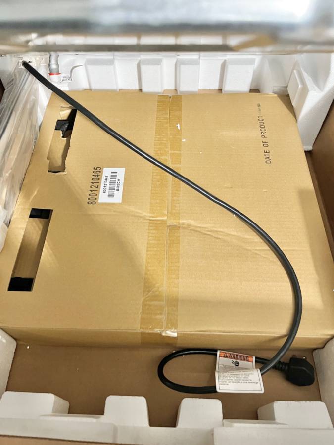 30 INCH Bosch 800 Series  NGM8049UC  Built In Gas Cooktop * New Open Box * 5 Sealed Burners, Cast Iron Continuous Grates, Dual-Ring Power Burner, Opti Sim Burner, Flame Select, Control Knob + Light Indicator ADA