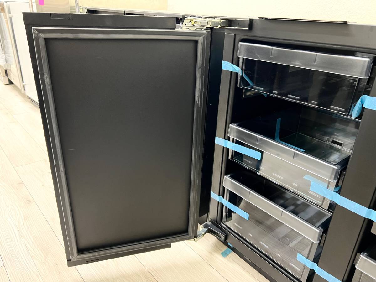 U-Line 3000 Series U3036RRINT00B 36" Built-In Refrigerator Dual Zone * New Open Box *  6 Full-Extension Drawer Bins, 2 Glass Shelves, Dual Zone Temperature Control, LED Theater Lighting , Star K , Solid Overlay .