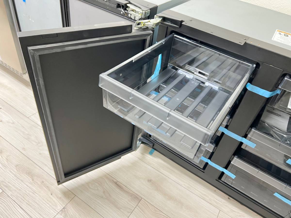 U-Line 3000 Series U3036RRINT00B 36" Built-In Refrigerator Dual Zone * New Open Box *  6 Full-Extension Drawer Bins, 2 Glass Shelves, Dual Zone Temperature Control, LED Theater Lighting , Star K , Solid Overlay .