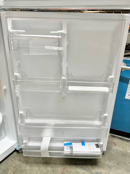 30 INCH Insignia 18 Cu. Top Freezer White Refrigerator * New Open Box *