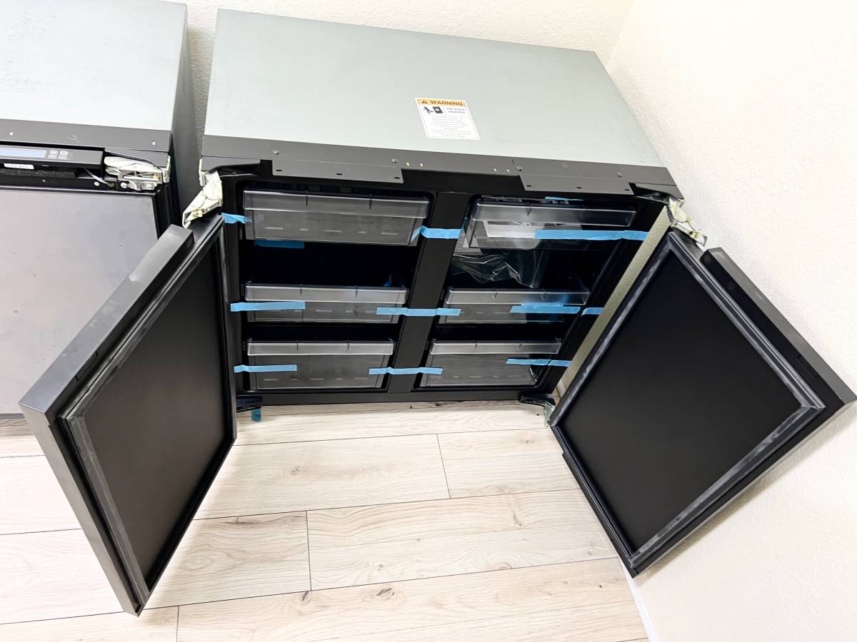 U-Line 3000 Series U3036RRINT00B 36" Built-In Refrigerator Dual Zone * New Open Box *  6 Full-Extension Drawer Bins, 2 Glass Shelves, Dual Zone Temperature Control, LED Theater Lighting , Star K , Solid Overlay .