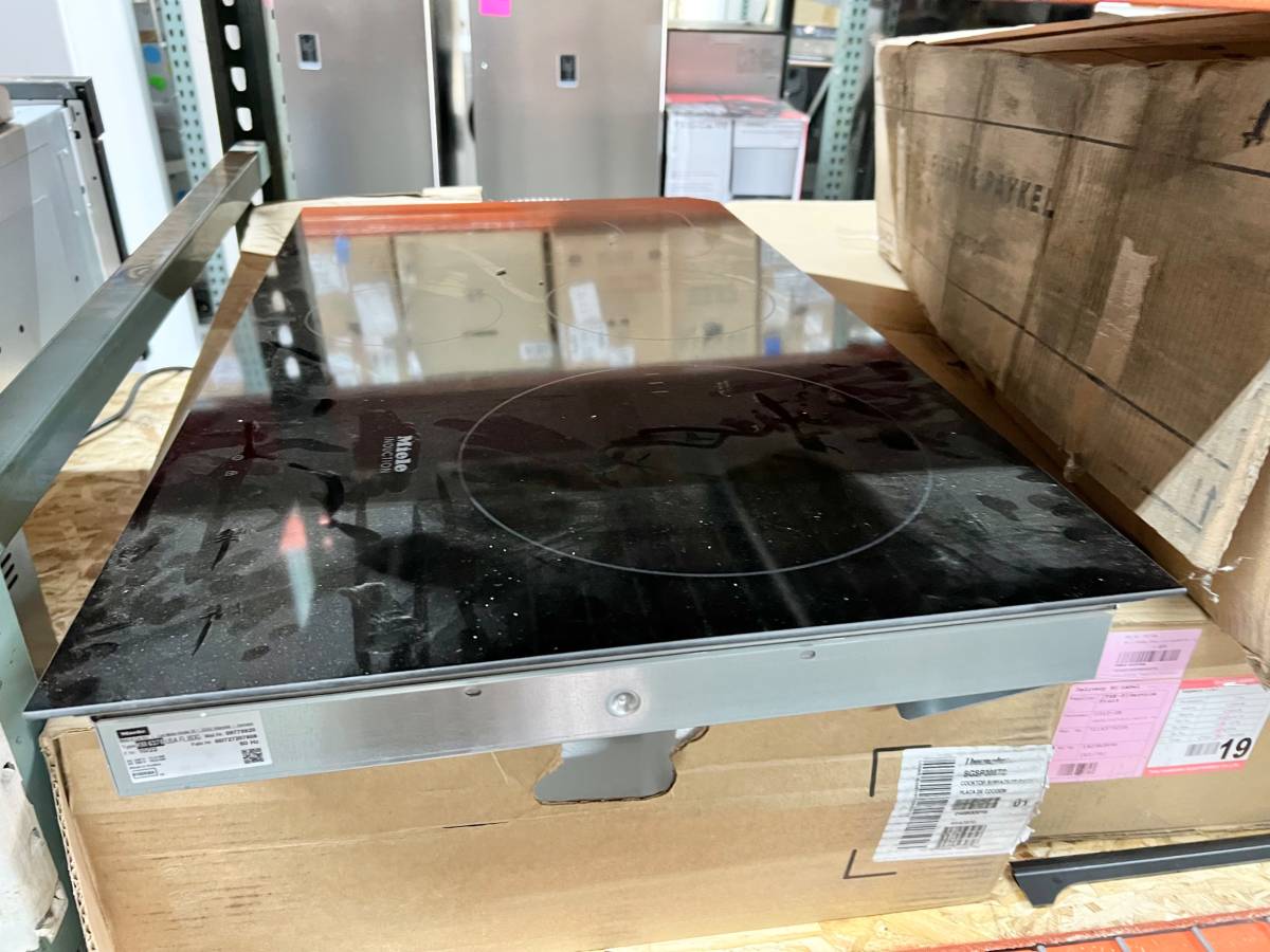 36 INCH Miele KM6375 Induction Cooktop Flush Mounting* NEW * 5 Cooking Zones,  Twin Booster Function, PowerFlex Technology,  Connectivity 2.0 Cooktop Hood Communication Direct Selection Plus Control , Black , Glasstop
