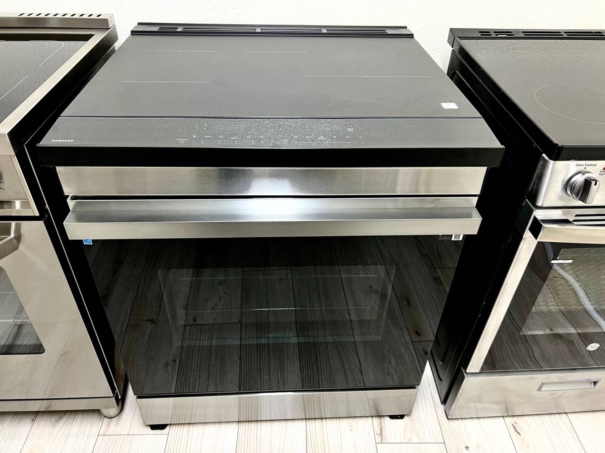30 INCH Samsung BESPOKE NSI6DG9300SR Slide-In Induction Range 6.3 Cu. Ft. Oven, Air Fry,  Convection, Auto Conversion, Proof,  Storage Drawer, Self  Steam Clean, Sabbath,  ADA , ENERGY STAR  * New Open Box  *