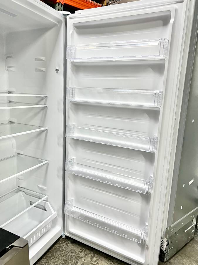 33 INCH Element EHUF21CECW Upright Convertible Freezer or Refrigerator - $850 (ApplianceRestore.com)