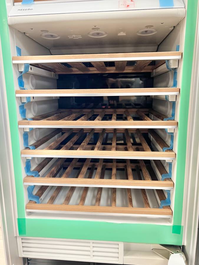 24 INCH Miele Master Cool Series  KWT1603SF  Built-in Wine System 102-Bottle Capacity,  14 Acacia Wood Shelves, 3 Independent Temperature Zones,  UV-Filtering Glass Door Clear Vision Display Stainless Steel,  Right Hinge Door Swing  * New Open Box