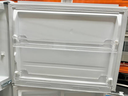 30 INCH Insignia 18 Cu. Top Freezer White Refrigerator * New Open Box *