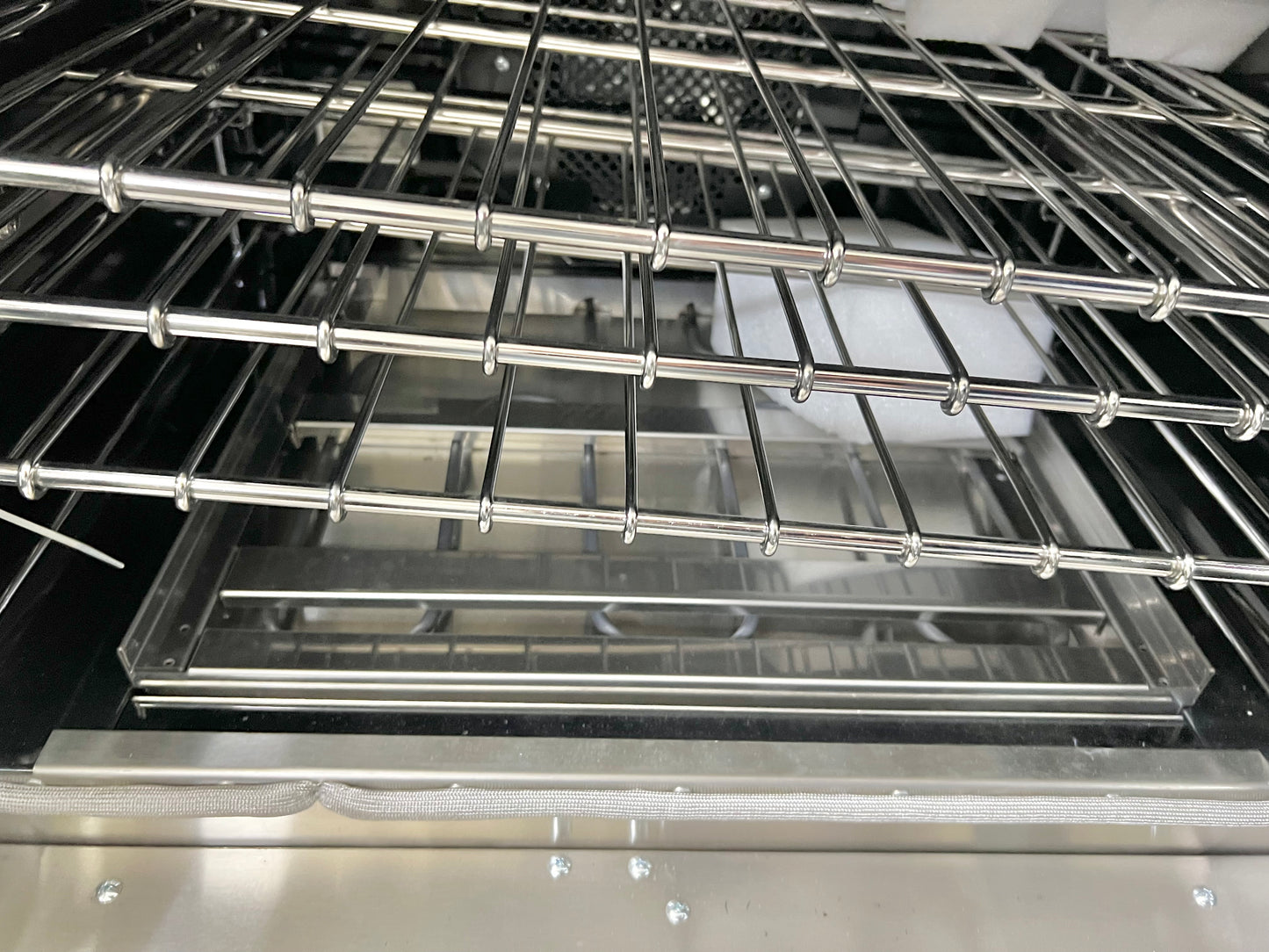 30 INCH BLUESTAR BSEWO30ECSD  Single French Door Electric Wall Oven 4.5 cu. ft.  Convection Oven, Eco-Friendly Continu Self-Clean,  12 Cooking Modes, Temperature Probe,  Baking Stone, French Door Swing  , Sabbath,  Stainless Steel. new open box