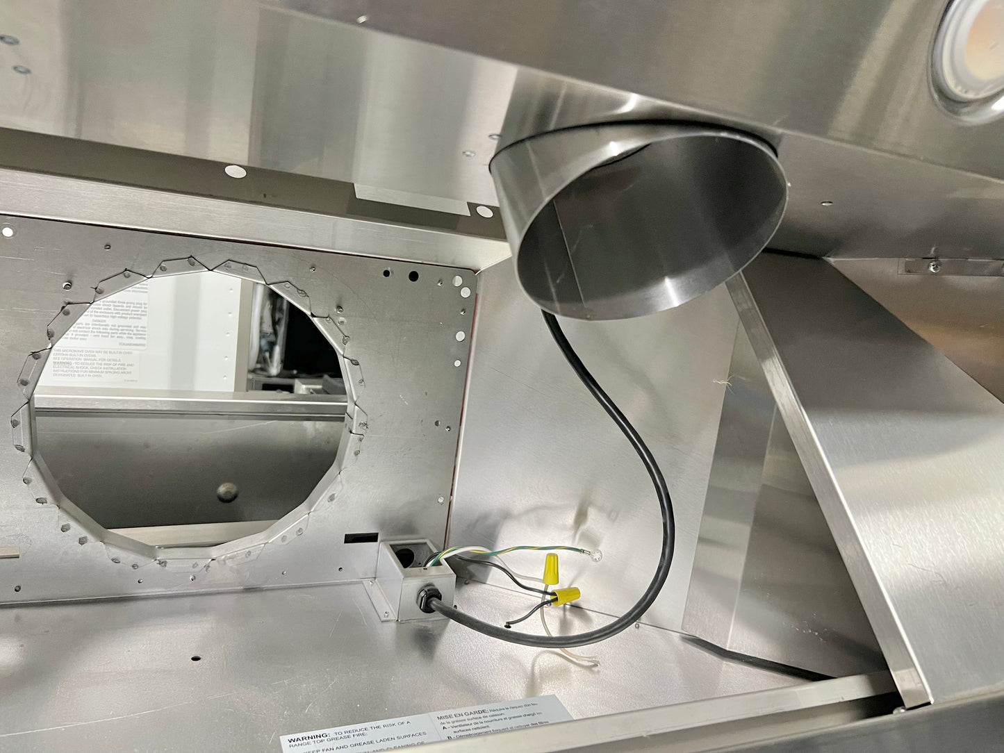 48 INCH Viking 5 Series  VCWH54848SS  Wall Mount Range Hood * New Open Box * Stainless Steel , Blower 1200 CFM Sold Separately