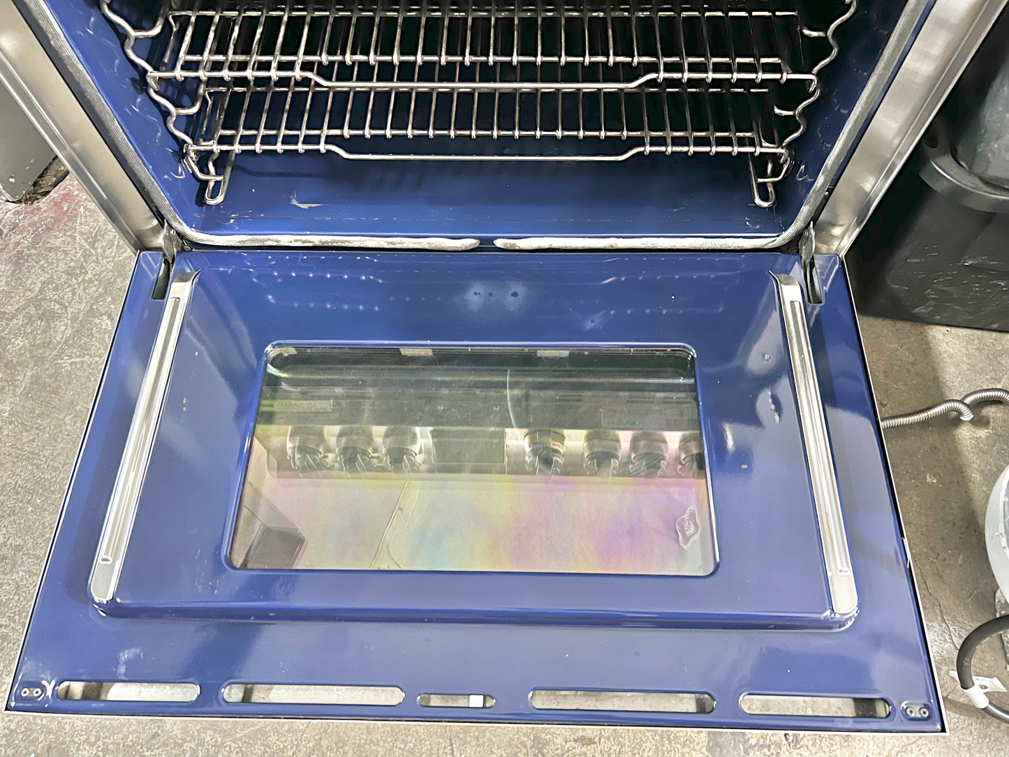 36 INCH WOLF  Professional Style Dual Fuel Gas Range 5.4 cu. ft. Dual Convection Oven, 6 Dual-Stacked Sealed Burners,Temperature Probe, Continuous Grates,  Natural Gas , Stainless Steel, Used Condition .