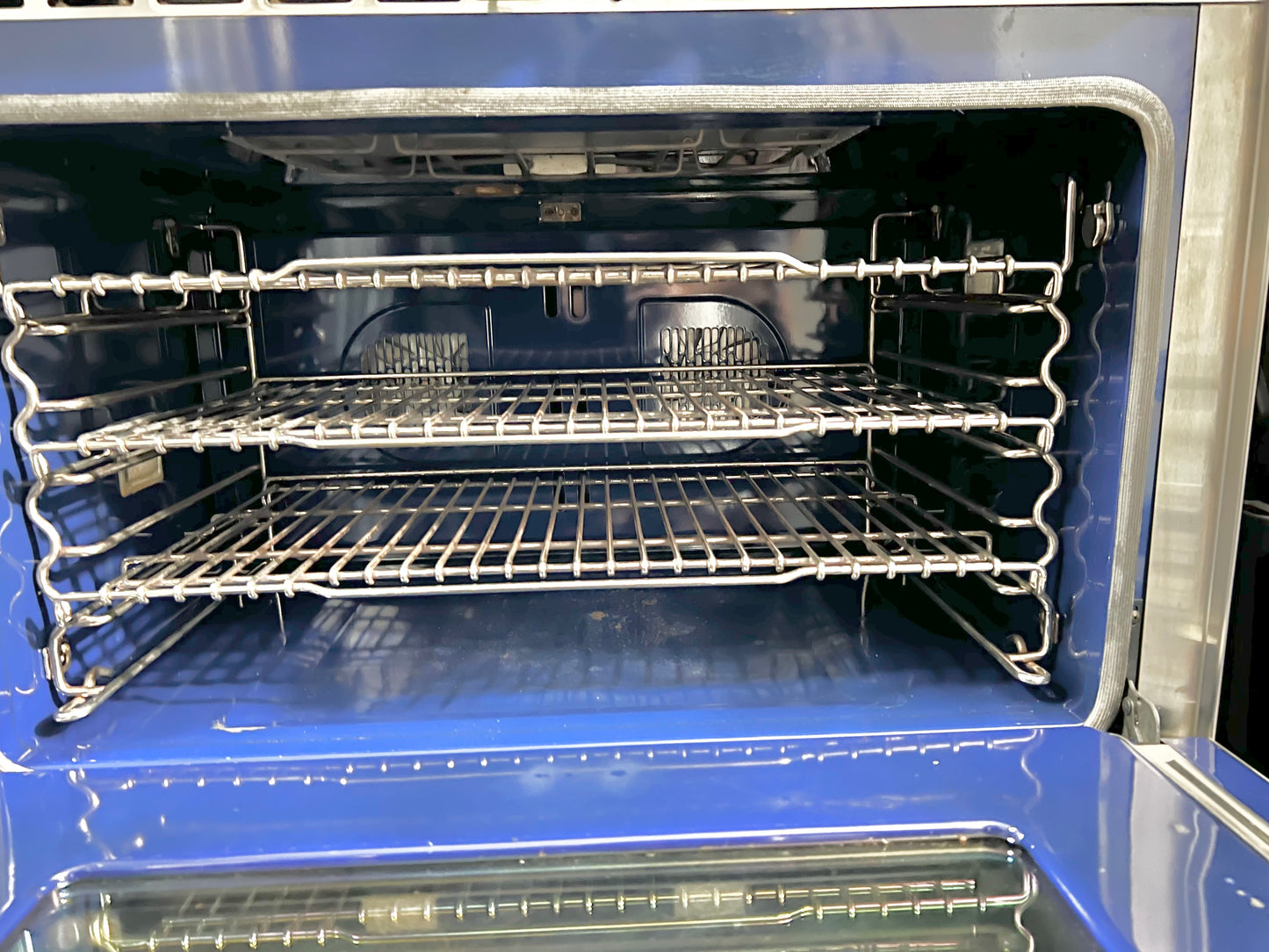 36 INCH WOLF  Professional Style Dual Fuel Gas Range 5.4 cu. ft. Dual Convection Oven, 6 Dual-Stacked Sealed Burners,Temperature Probe, Continuous Grates,  Natural Gas , Stainless Steel, Used Condition .
