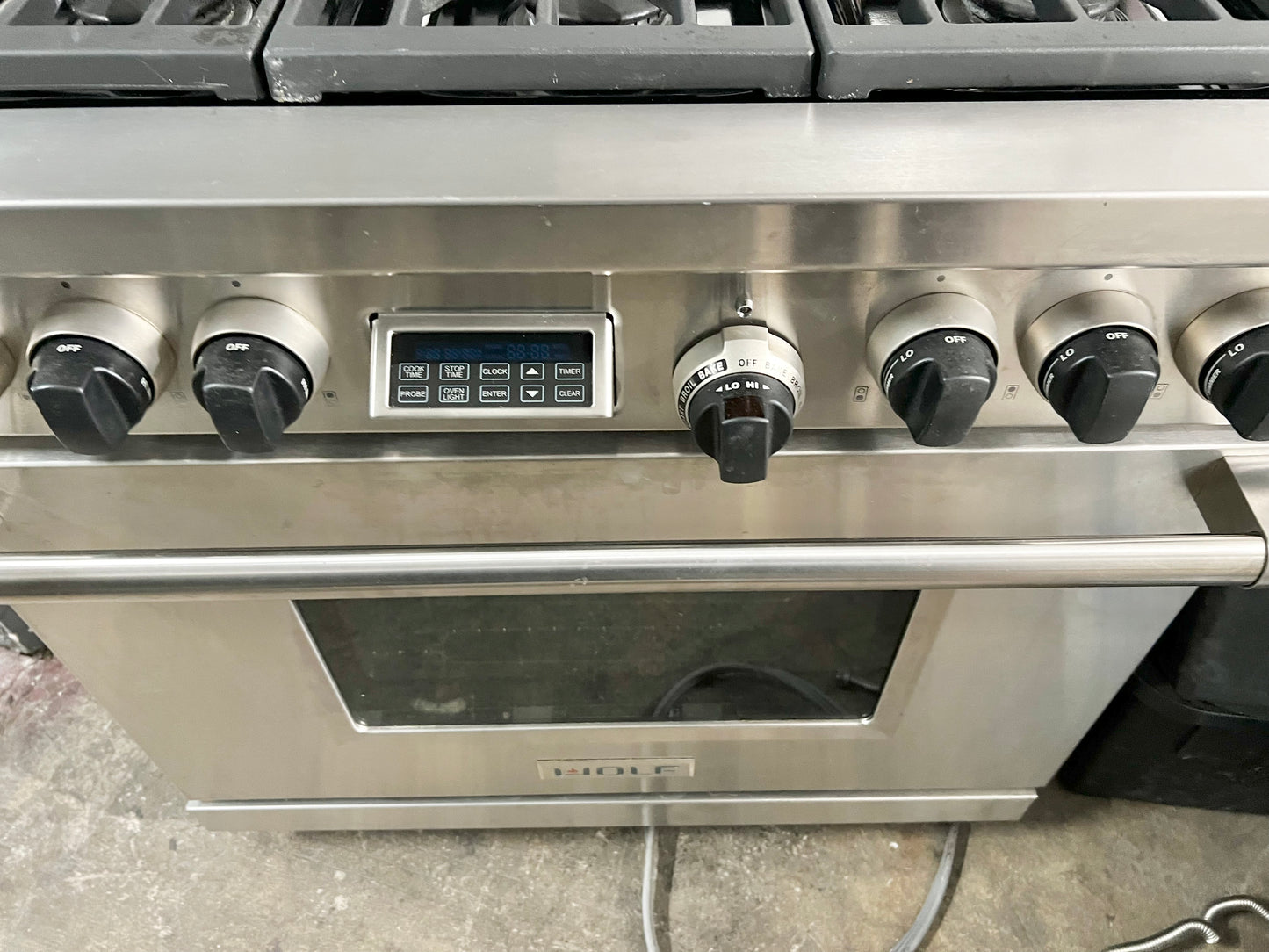 36 INCH WOLF  Professional Style Dual Fuel Gas Range 5.4 cu. ft. Dual Convection Oven, 6 Dual-Stacked Sealed Burners,Temperature Probe, Continuous Grates,  Natural Gas , Stainless Steel, Used Condition .