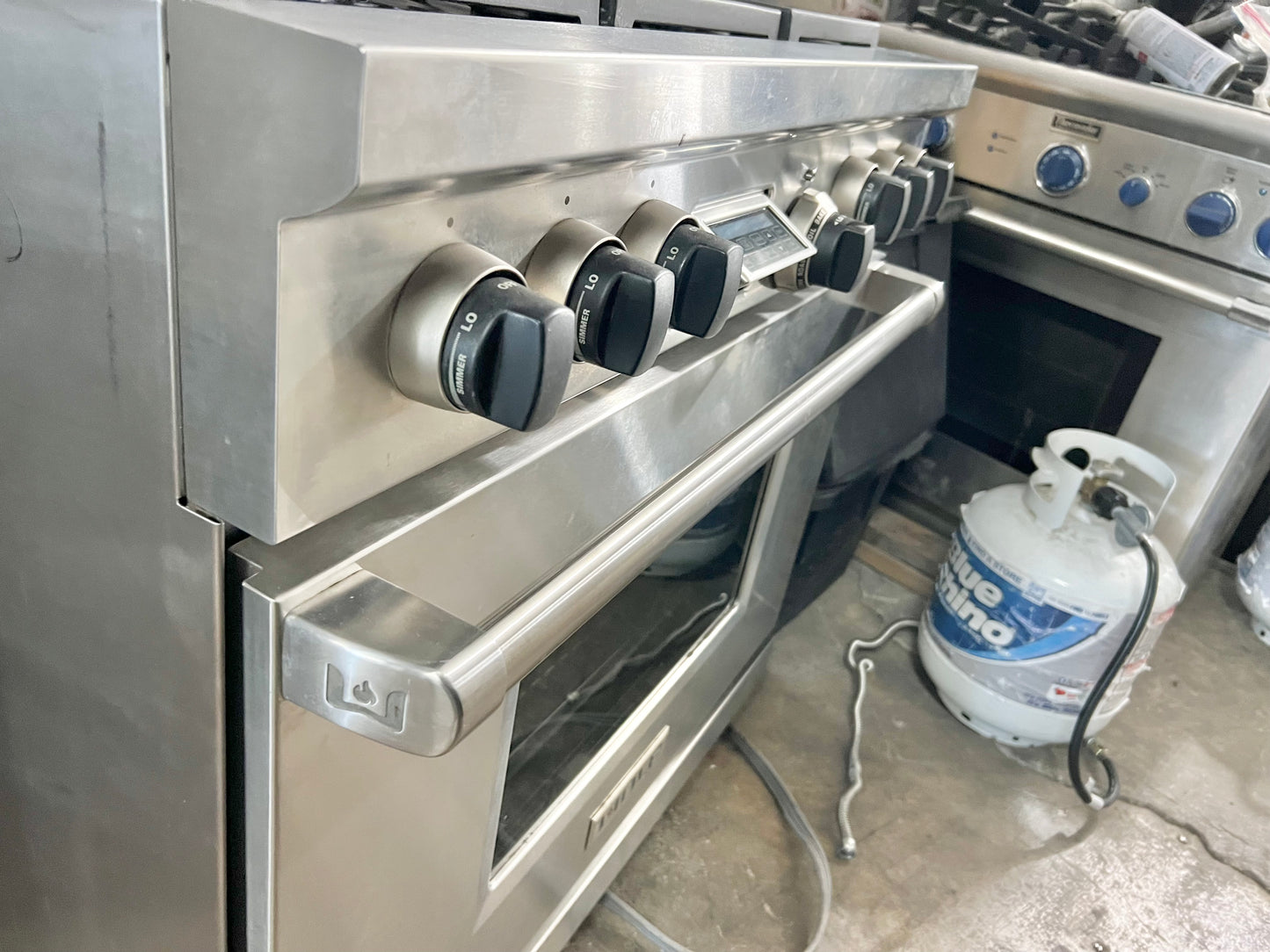 36 INCH WOLF  Professional Style Dual Fuel Gas Range 5.4 cu. ft. Dual Convection Oven, 6 Dual-Stacked Sealed Burners,Temperature Probe, Continuous Grates,  Natural Gas , Stainless Steel, Used Condition .