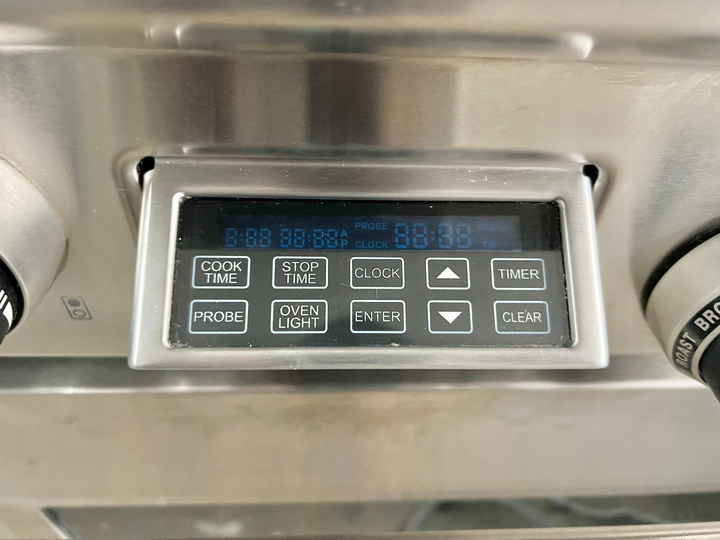 36 INCH WOLF  Professional Style Dual Fuel Gas Range 5.4 cu. ft. Dual Convection Oven, 6 Dual-Stacked Sealed Burners,Temperature Probe, Continuous Grates,  Natural Gas , Stainless Steel, Used Condition .